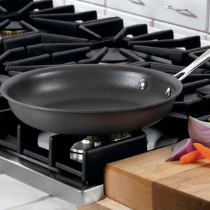 CHEF'S CLASSIC™ NONSTICK HARD ANODIZED 8" NONSTICK SKILLET