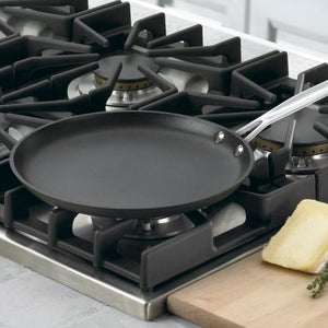 CHEF'S CLASSIC™ NONSTICK HARD ANODIZED 10" CRÊPE PAN