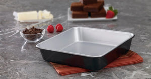 CHEF'S CLASSIC™ NON-STICK 9" SQUARE CAKE PAN